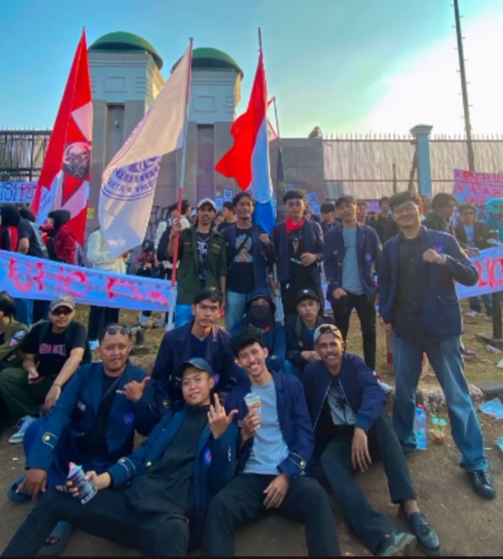 Ketua Bem Stimik Jayakarta Romy Lesslessy
